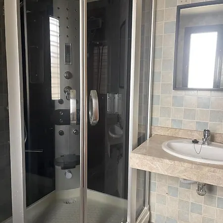 Stelarium-suite Con Bano Privado En Casa Compartida-uebica2 Δωμάτια σε οικογενειακή κατοικία