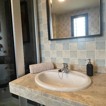 Δωμάτια σε οικογενειακή κατοικία Stelarium-suite Con Bano Privado En Casa Compartida-uebica2