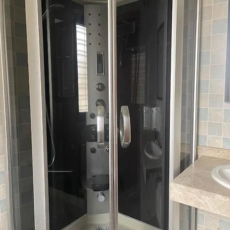 Stelarium-suite Con Bano Privado En Casa Compartida-uebica2 Δωμάτια σε οικογενειακή κατοικία *